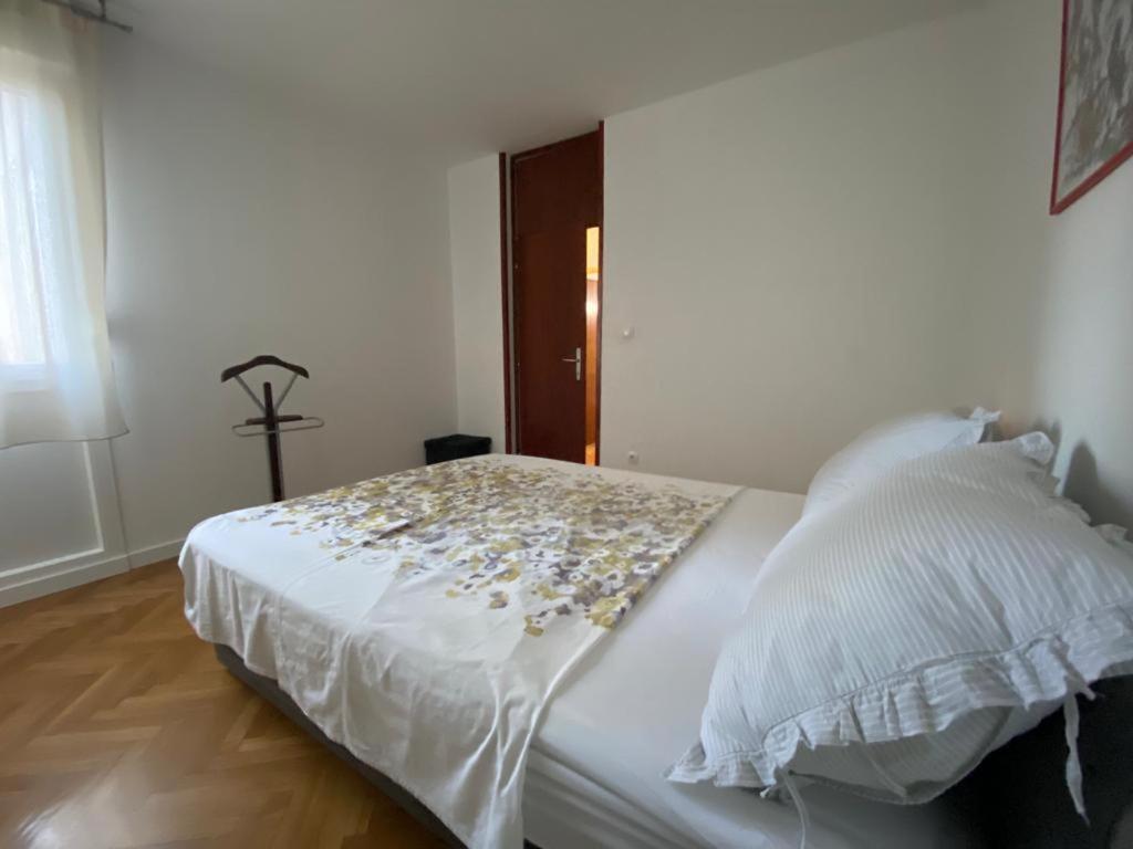 2 bedroom apartment/parking/market Split Buitenkant foto
