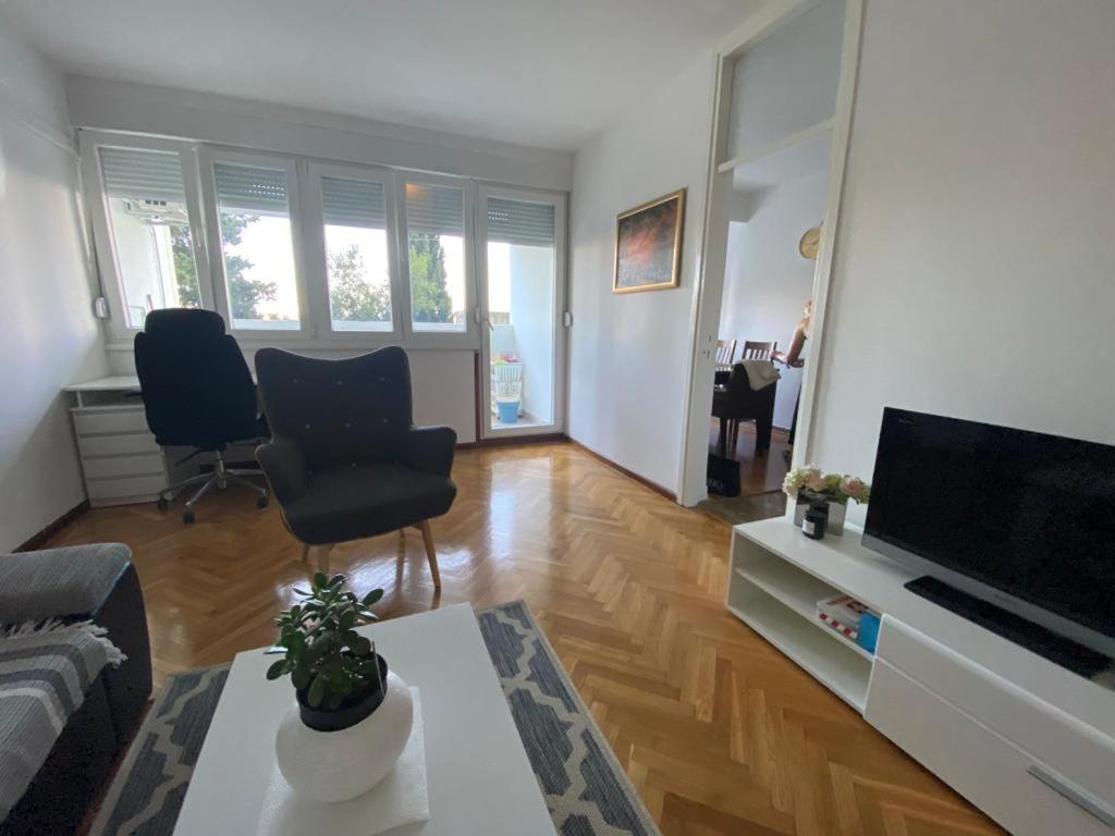 2 bedroom apartment/parking/market Split Buitenkant foto