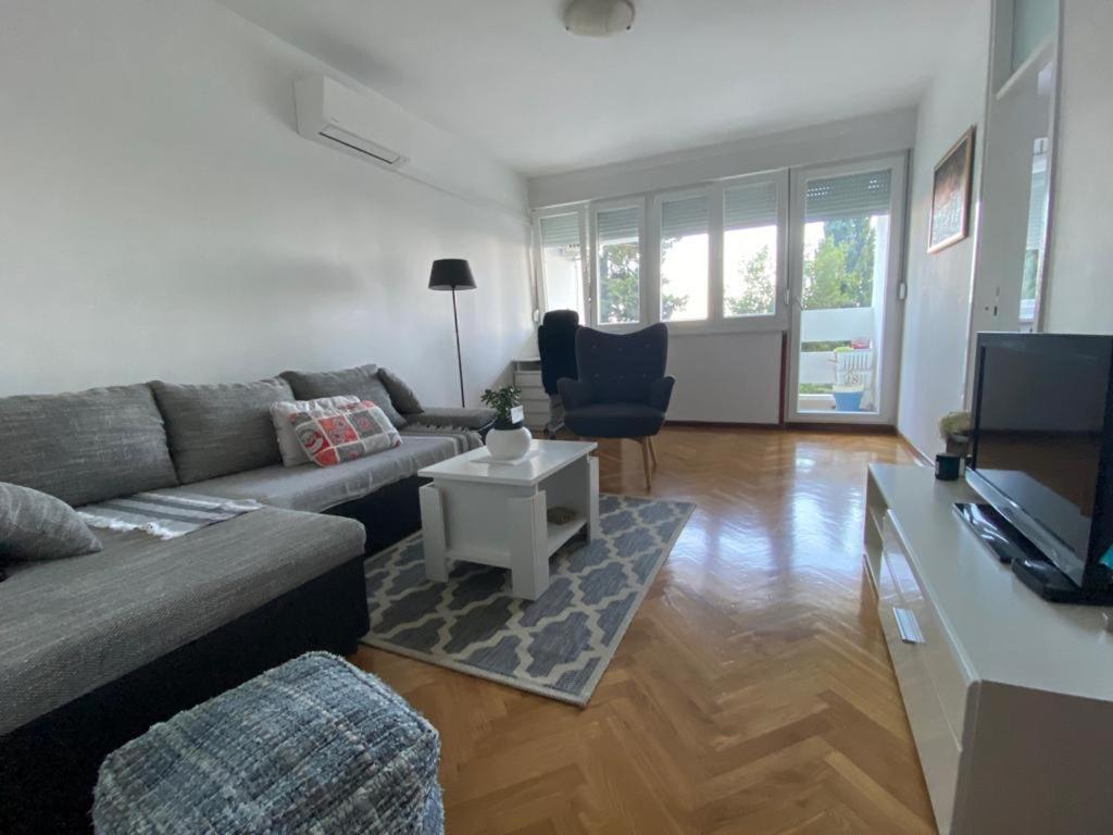 2 bedroom apartment/parking/market Split Buitenkant foto
