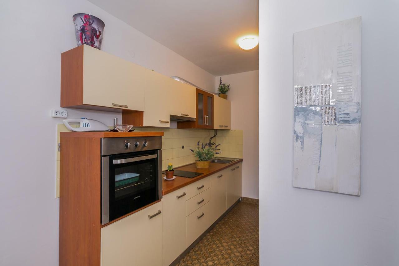 2 bedroom apartment/parking/market Split Buitenkant foto