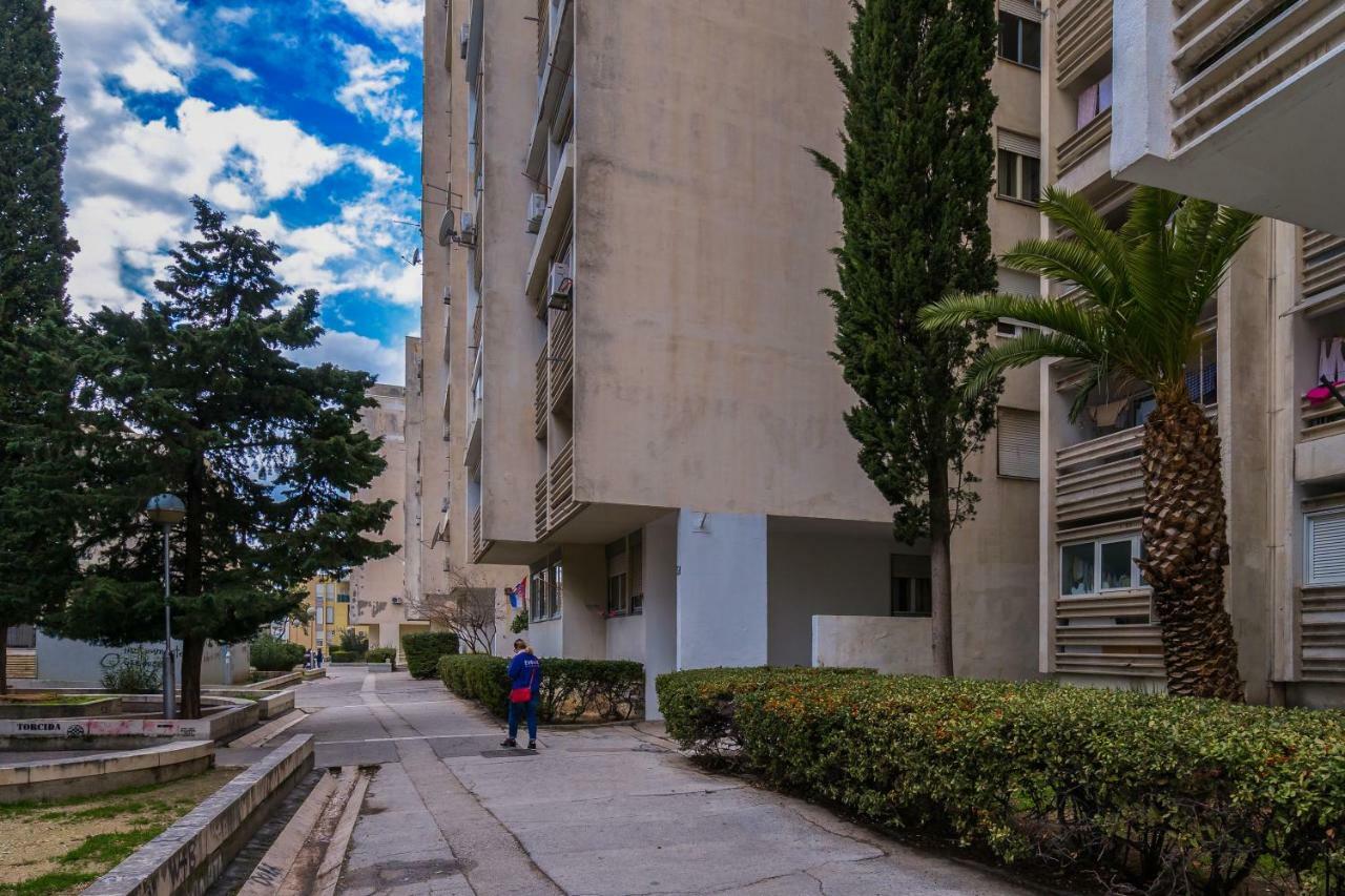 2 bedroom apartment/parking/market Split Buitenkant foto