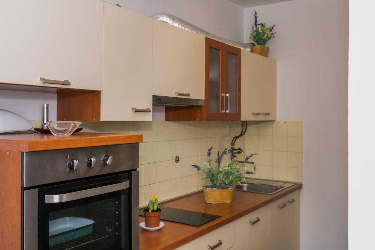 2 bedroom apartment/parking/market Split Buitenkant foto