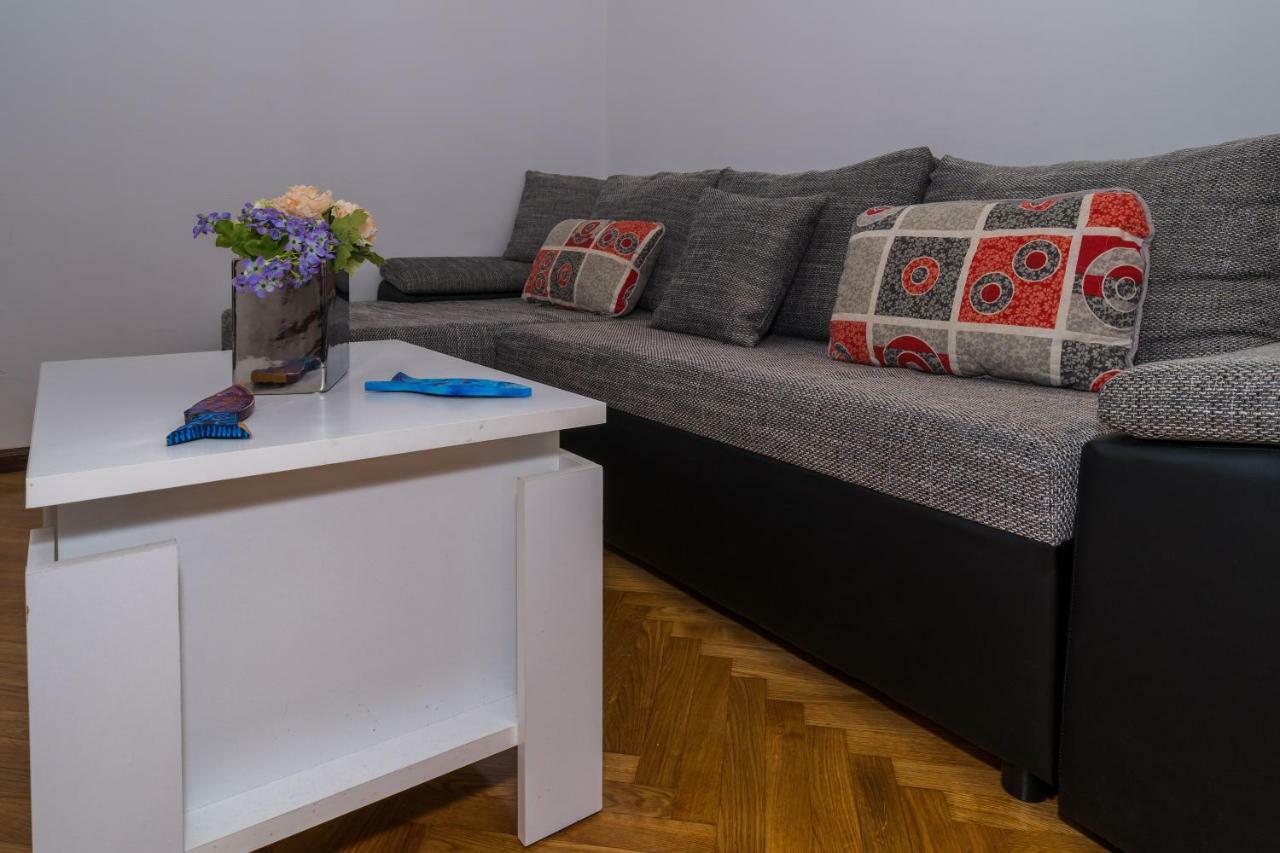 2 bedroom apartment/parking/market Split Buitenkant foto