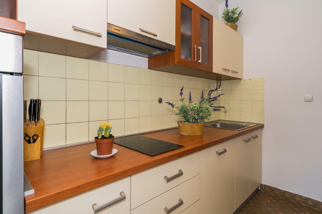 2 bedroom apartment/parking/market Split Buitenkant foto